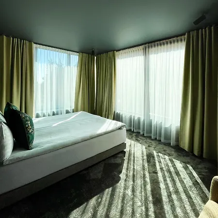 Eze Beach Residence エズ