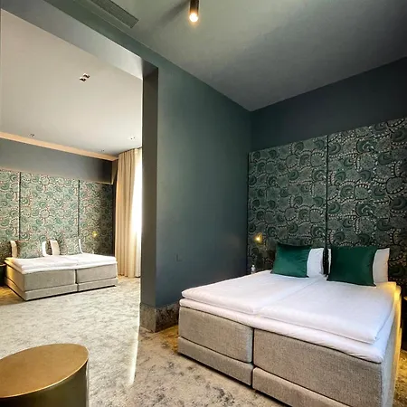 Eze Beach Residence アパート